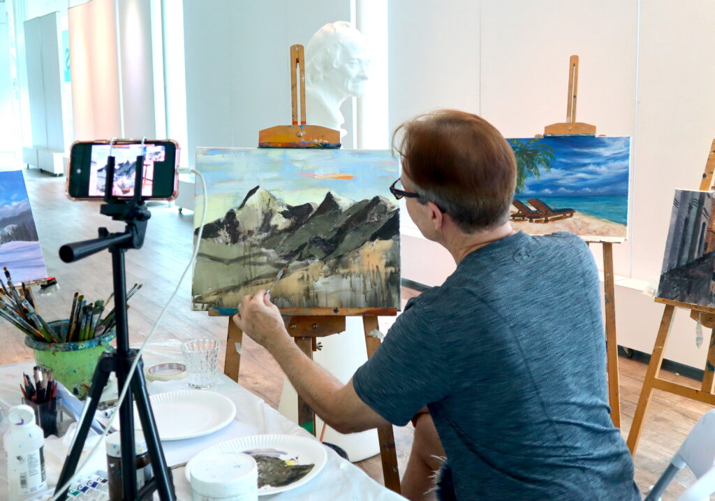 چطور آثار هنریام را بفروشم؟