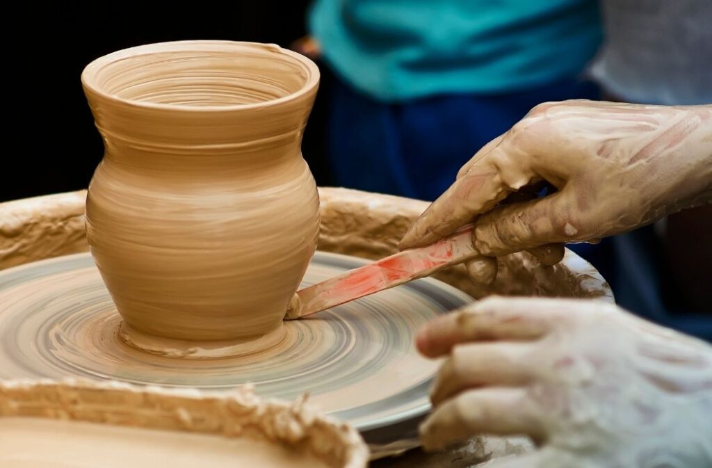 کسب درآمد از سفالگری در سال 1404