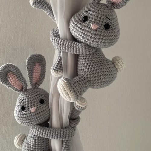 عروسک بافتنی خرگوش نگهدارنده_پرده