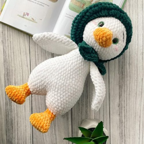 عروسک بافتنی غاز شال سبز